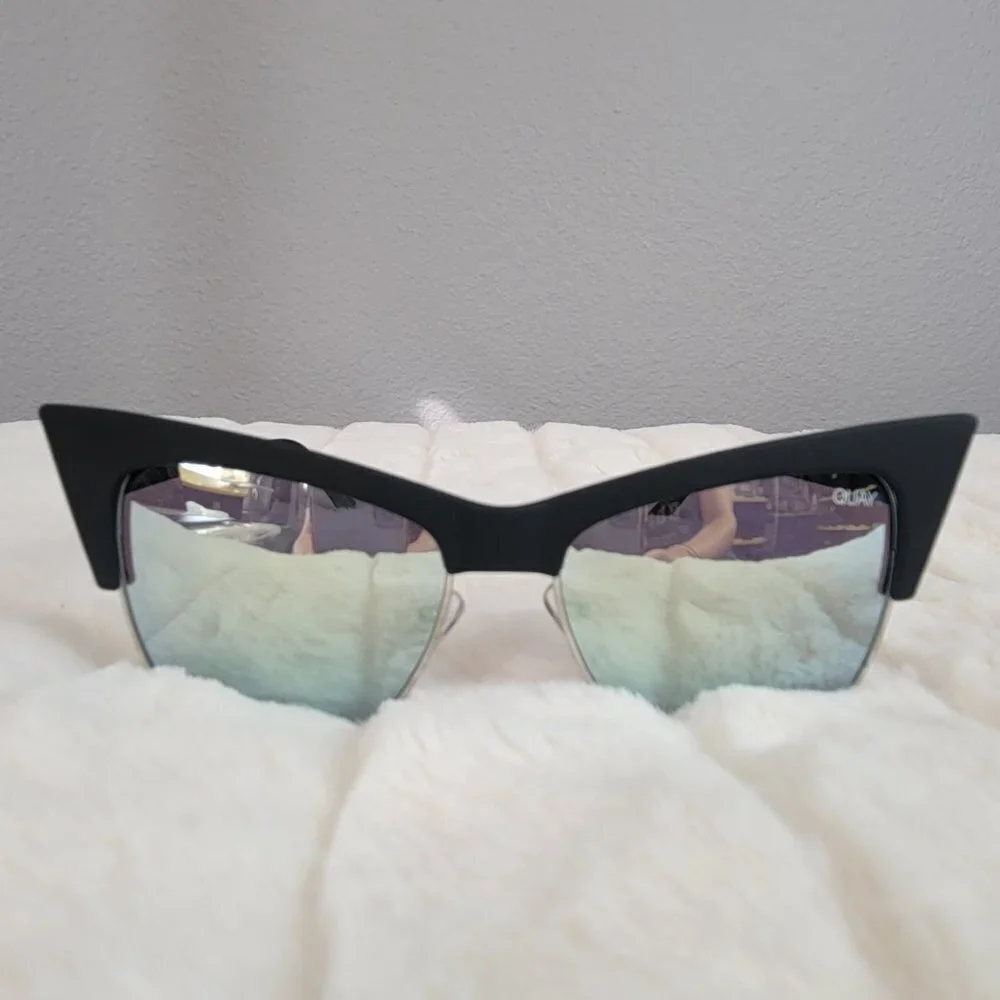 QUAY // ltd ed desi perkins collaboration retro-glam mint mirrored lens cateyes